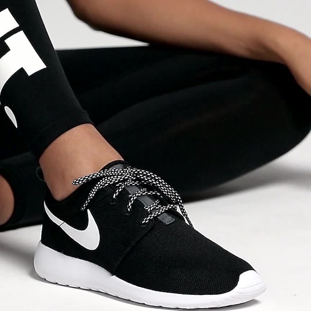 Nike Roshe One in Black